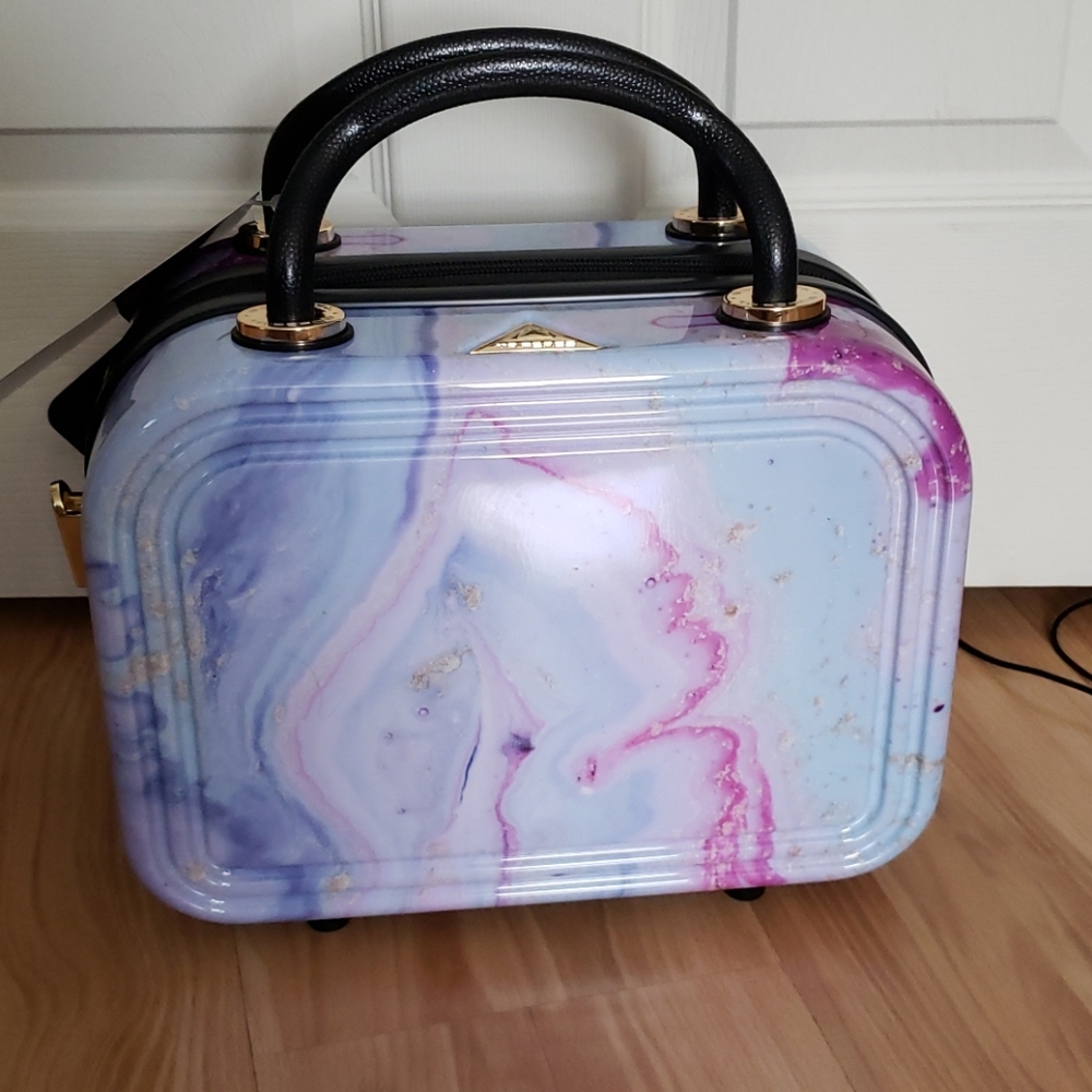 Hardsid beauty case